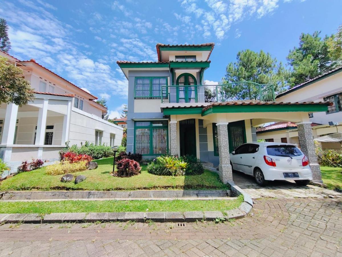 Villa Semesta Cikundul Экстерьер фото